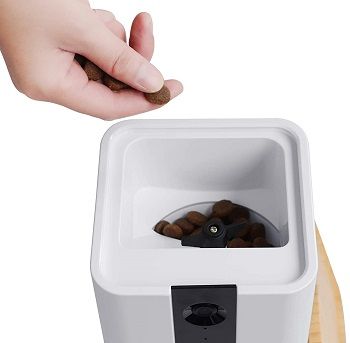 Dogness Pet Treat Dispenser with Camera review